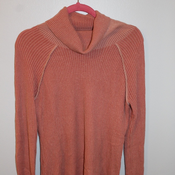 Long Sleeved Turtle Neck - Picture 1 of 3